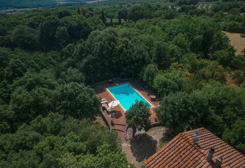 Santa Colomba House, Siena, Nature And Pool: Agua, Propiedad, Piscina, Árbol, Paisaje Natural, Edificio, Paisaje, Ocio, Eco Hotel, Diseño Urbano