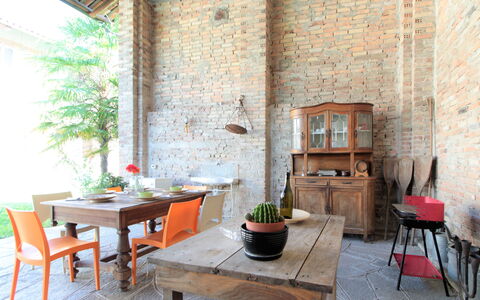 La Casa Dei Nonni, House With Private Pool, Torino: Mesa, Mueble, Planta, Propiedad, Edificio, Maceta, Madera, Planta De Casa, Diseño De Interiores, Mueble Para Exteriores