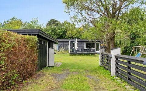 Mark - 1.2Km from the Sea: Madera, Techo, Arquitectura, Casa, Casa, Cabaña, Vía Muerta, Madera Dura, Pendiente, Inmuebles