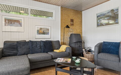 Franja - 120M from the Sea: Madera, Piso, Diseño De Interiores, Sofá, Mueble, Suelo, Sala, Casa, Habitación, Techo