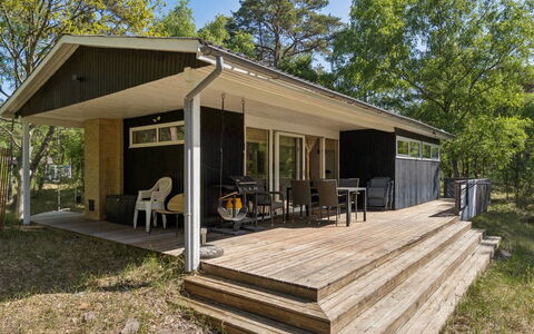 Franja - 120M from the Sea: Madera, Techo, Arquitectura, Casa, Casa, Cabaña, Vía Muerta, Madera Dura, Pendiente, Inmuebles