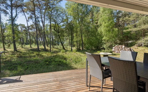 Franja - 120M from the Sea: Madera, Techo, Arquitectura, Casa, Casa, Cabaña, Vía Muerta, Madera Dura, Pendiente, Inmuebles