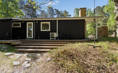 Franja - 120M from the Sea: Madera, Techo, Arquitectura, Casa, Casa, Cabaña, Vía Muerta, Madera Dura, Pendiente, Inmuebles