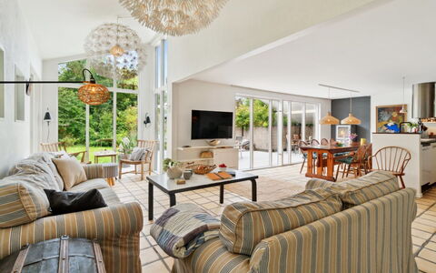 Ivar - 150M from the Sea: Mueble, Diseño De Interiores, Sofá, Techo, Piso, Silla, Sala, Mesa, Suelo, Casa
