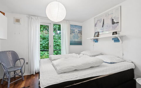 Ivar - 150M from the Sea: Mueble, Cama, Diseño De Interiores, Habitación, Lecho, Sábana, Suelo, Techo, Habitación, Linos