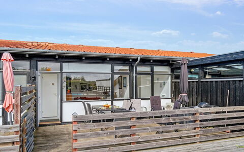 Effy - 300M from the Sea: Casa, Casa, Puerta, Techo, Cabaña, Inmuebles, Jardín, Sombra, Vía Muerta, Yarda