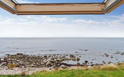 Malila - 15M from the Sea: Madera, Techo, Arquitectura, Casa, Casa, Cabaña, Vía Muerta, Madera Dura, Pendiente, Inmuebles