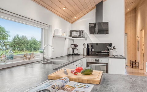 Imke - 1Km from the Sea: Madera, Piso, Diseño De Interiores, Cocina, Techo, Mostrador, Suelo, Suelos De Madera, Mueble, Aparato De Cocina