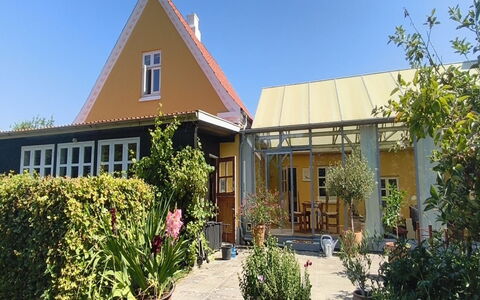 Huno - 2Km from the Sea: Casa, Techo, Casa, Cabaña, Sombra, Yarda, Jardín, Vía Muerta, Inmuebles, Mueble Para Exteriores