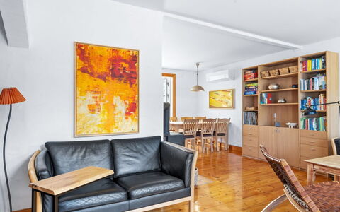 Huno - 2Km from the Sea: Mueble, Diseño De Interiores, Piso, Suelo, Sofá, Pared, Madera, Suelos De Madera, Habitación, Sala