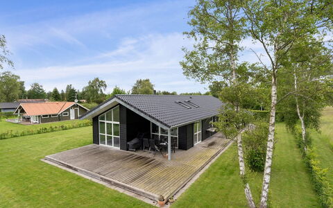 Hæryst - 300M from the Sea: Techo, Casa, Casa, Cabaña, Puerta, Vía Muerta, Cubierta, Porche, Tablón, Madera Dura