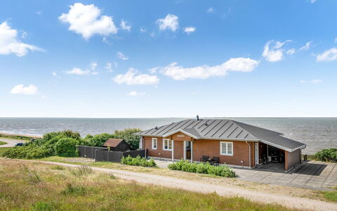 Evamaria - 10M from the Sea: Madera, Techo, Arquitectura, Casa, Casa, Cabaña, Vía Muerta, Madera Dura, Pendiente, Inmuebles