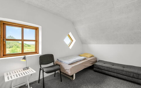 Darleen - 850M to the Fjord: Mueble, Diseño De Interiores, Piso, Madera, Suelo, Habitación, Sala, Sofá, Encendiendo, Mesa