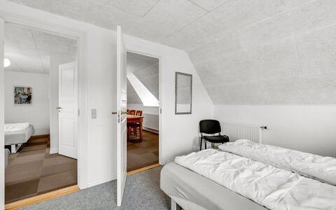 Darleen - 850M to the Fjord: Mueble, Diseño De Interiores, Piso, Madera, Suelo, Habitación, Sala, Sofá, Encendiendo, Mesa