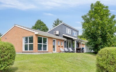 Svenn - 300M from the Sea