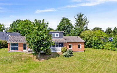 Svenn - 300M from the Sea