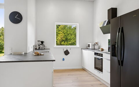 Gertraude - 800M from the Sea: Diseño De Interiores, Piso, Suelo, Madera, Mueble, Techo, Aparato De Cocina, Cocina, Electrodoméstico, Suelos De Madera
