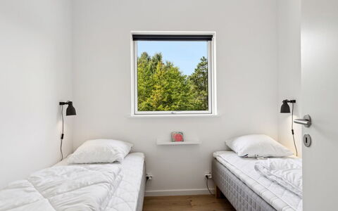 Gertraude - 800M from the Sea: Habitación, Cama, Lecho, Marco De La Cama, Techo, Sábana, Dormitorio, Colchón