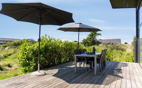 Bæver - 200M from the Sea: Madera, Casa, Porche, Cubierta, Madera Dura, Techo, Manchas De Madera, Suelos De Madera, Eco Hotel