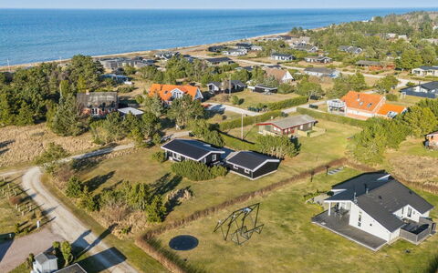 Mirkka - 200M from the Sea: Hierba, Pradera, El Terreno Del Lote, Cabaña, Área Rural, Prado, Edificios Del Jardín, Jardín, Cobertizo