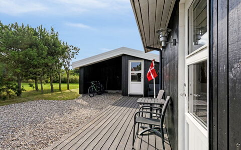 Mirkka - 200M from the Sea: Hierba, Pradera, El Terreno Del Lote, Cabaña, Área Rural, Prado, Edificios Del Jardín, Jardín, Cobertizo