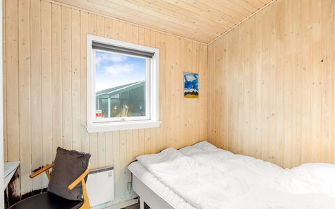 Dagmar - 500M from the Sea: Madera, Habitación, Tablón, Manchas De Madera, Madera Dura, Lecho, La Luz Del Día, Sábana, Cama, Madera Contrachapada