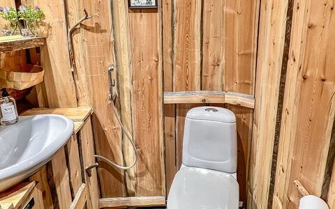Ukkokelo: Mueble, Silla, Mueble Para Exteriores, Mesa, Madera, Mesa Al Aire Libre, Cocina Y Comedor Mesa, Sombra, Jardín, Paraguas