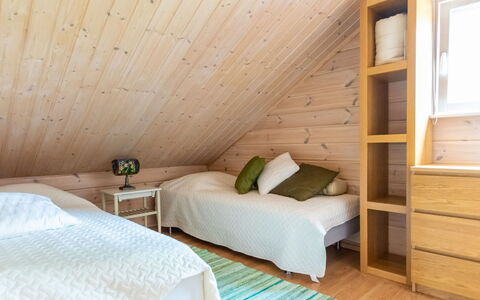 Villa Sirpia: Mueble, Diseño De Interiores, Piso, Suelo, Cama, Habitación, Madera, Techo, Suelos De Madera, Habitación