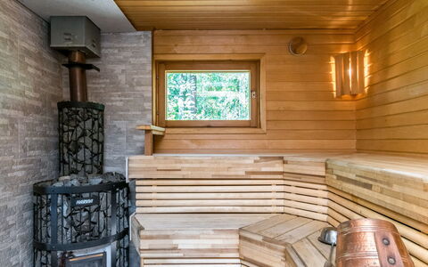 Kärppälä: Mueble, Diseño De Interiores, Piso, Suelo, Mesa, Techo, Cocina Y Comedor Mesa, Encendiendo, Silla, Casa