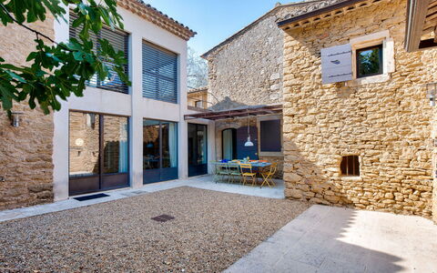 Villa Montagne: Edificio, Propiedad, Planta, Cielo, Ventana, Azur, Superficie De La Carretera, Sombra, Piso, Paisaje
