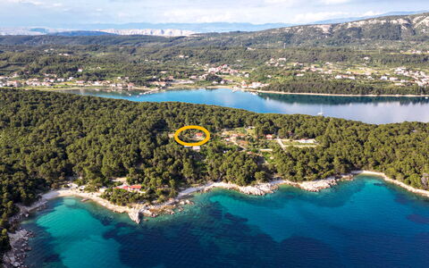 Dundo House: Nube, Cielo, Montaña, Planta, Ecorregión, Paisaje Natural, Árbol, Hierba, Tierras Altas, Biome