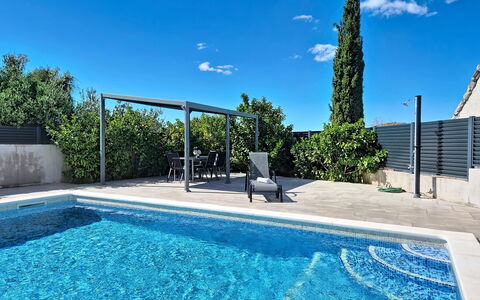 Nancy: Azul, Piscina, Material Compuesto, Recurso, Mueble Para Exteriores, Sombra, Eco Hotel, Fuente De Agua, Loseta, Paisajismo