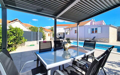 Nancy: Mueble, Sombra, Mueble Para Exteriores, Material Compuesto, Silla, Toldo, Patio, Estructura Al Aire Libre, Cubierta, Piscina