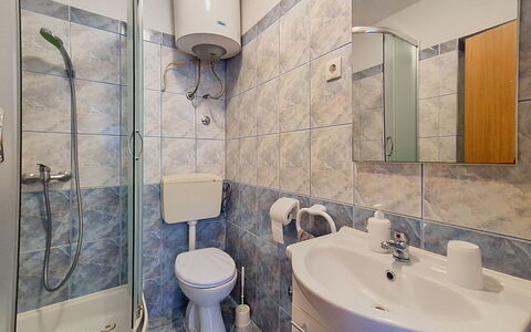 Nancy: Diseño De Interiores, Piso, Suelo, Arreglo De Tubería, Lavabo Del Baño, Habitación, Lavabo, Mueble, Plomería, Baño