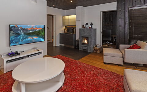Holy Lake Chalet a: Mueble, Diseño De Interiores, Piso, Suelo, Sofá, Madera, Sala, Techo, Televisión, Habitación