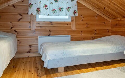 Mansikkaranta 3, Osittain Esteetön: Madera, Suelo, Piso, Habitación, Diseño De Interiores, Mueble, Cama, Techo, Sábana, Habitación