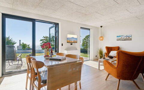 Yari - 50M from the Sea: Mueble, Silla, Cocina Y Comedor Mesa, Material Natural, Comedor, Mesa De Café, Planta De Casa, Yeso, Lámpara