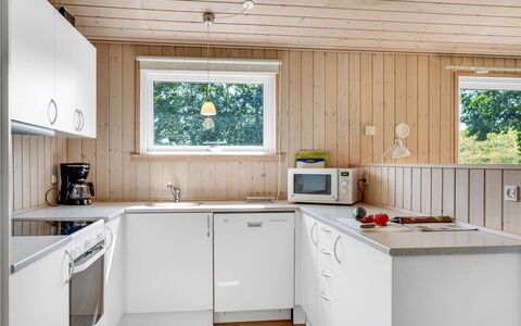 Alvina - 45M from the Sea: Cocina, Madera, Piso, Aparato De Cocina, Mostrador, Diseño De Interiores, Electrodoméstico, Suelo, Casa, Techo