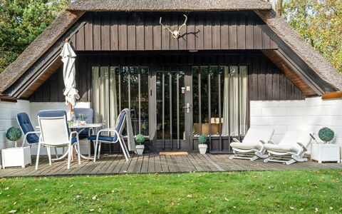 Adina - from the Sea: Mueble, Diseño De Interiores, Piso, Suelo, Techo, Habitación, Silla, Mesa, Departamento, Cocina Y Comedor Mesa