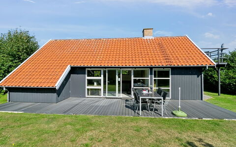 Laerke - 200M from the Sea: Mueble, Diseño De Interiores, Piso, Suelo, Techo, Habitación, Silla, Mesa, Departamento, Cocina Y Comedor Mesa