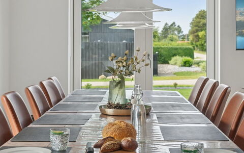 Christian - 600M from the Sea: Mueble, Diseño De Interiores, Mesa, Madera, Comedor, Silla, Vajilla, Cocina Y Comedor Mesa, Piso, Lámpara