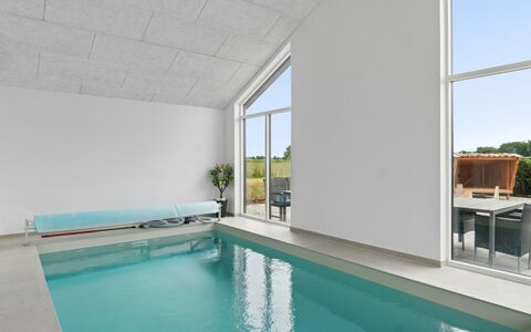 Christian - 600M from the Sea: Piso, Suelo, Piscina, Material Compuesto, Arreglo De Tubería, Loseta, La Luz Del Día, Ático, Diseño