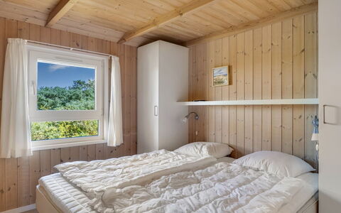Udder - 250M from the Sea: Madera, Habitación, Cama, Diseño De Interiores, Suelo, Lecho, Casa, Sábana, Manchas De Madera, Madera Dura