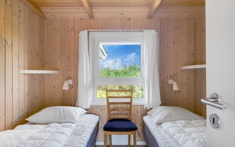 Udder - 250M from the Sea: Madera, Habitación, Diseño De Interiores, Cama, Techo, Suelo, Piso, Marco De La Cama, Casa, Lecho