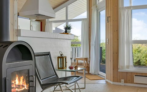 Udder - 250M from the Sea: Piso, Madera, Diseño De Interiores, Mueble, Techo, Suelo, Suelos De Madera, Encendiendo, Habitación, Sala