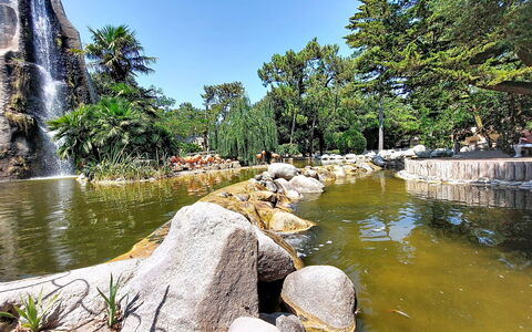 Les Maisons du Lac: Fuente De Agua, Atracción Turística, Jardín, Ocio, Vacaciones, Primavera, Cascada, Estanque, Jardín Botánico