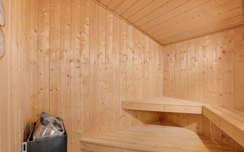 Nashota - 600M from the Sea: Madera, Techo, Arquitectura, Casa, Casa, Cabaña, Vía Muerta, Madera Dura, Pendiente, Inmuebles