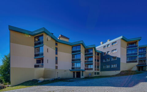 La Lauze: Cielo, Edificio, Tiempo De Día, Propiedad, Ventana, Azul, Azur, Arquitectura, Planta, Diseño Urbano