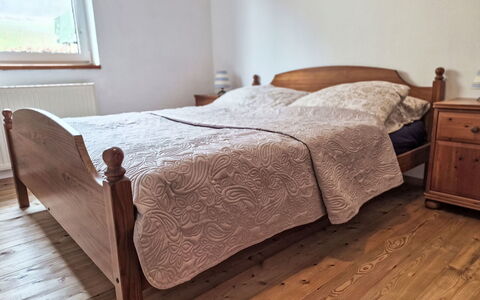 Carla: Cama, Habitación, Lecho, Sábana, Mueble, Piso, Madera, Suelo, Linos, Marco De La Cama