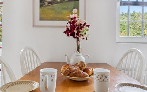 Waldemar - 8Km from the Sea: Vajilla, Mueble, Utensilios Para Servir, Mesa, Vajilla, Porcelana, Diseño De Interiores, Comedor, Plato, Cocina Y Comedor Mesa